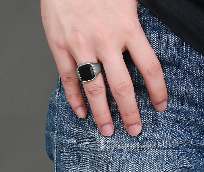 LUXGONSNI Obsidian Signet Ring